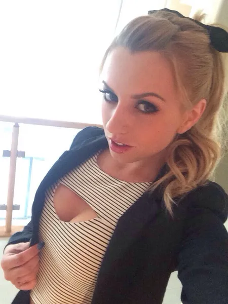 Lexi Belle Laminated | 82803