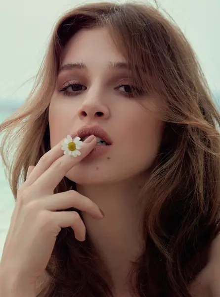 Anais Pouliot Image Jpg | 35828