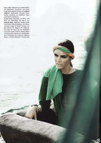 Hilary Rhoda Canvas | 48371