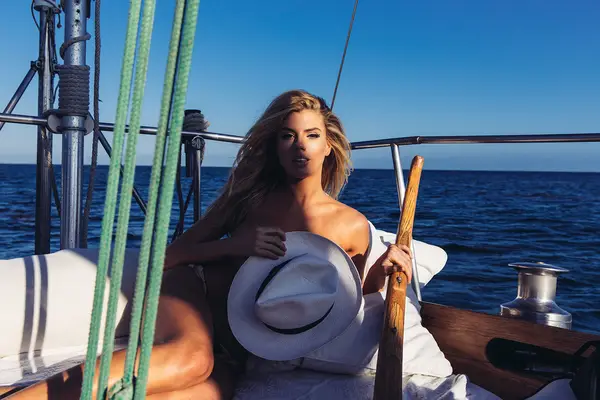 Charlotte Mckinney Jigsaw Puzzle | 20743