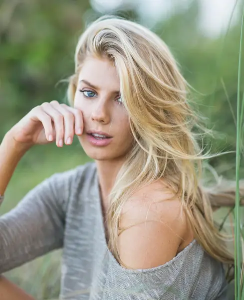 Charlotte Mckinney Canvas | 20881