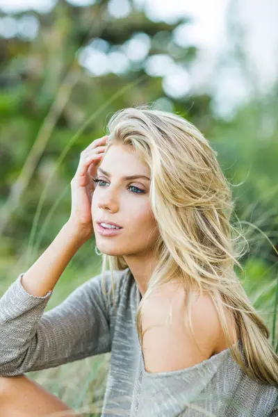 Charlotte Mckinney Laminated | 20882